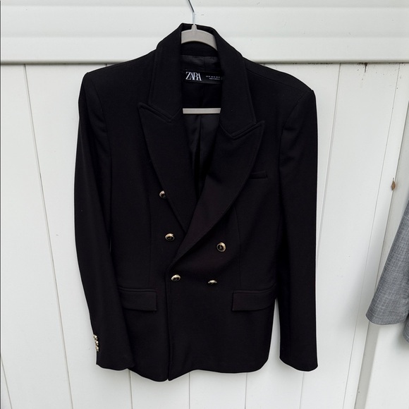Zara Women's Elegant Black Blazer - Picture 2 of 3